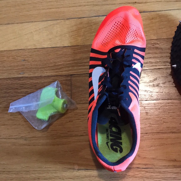 Nike running shoes - Picture 1 of 3